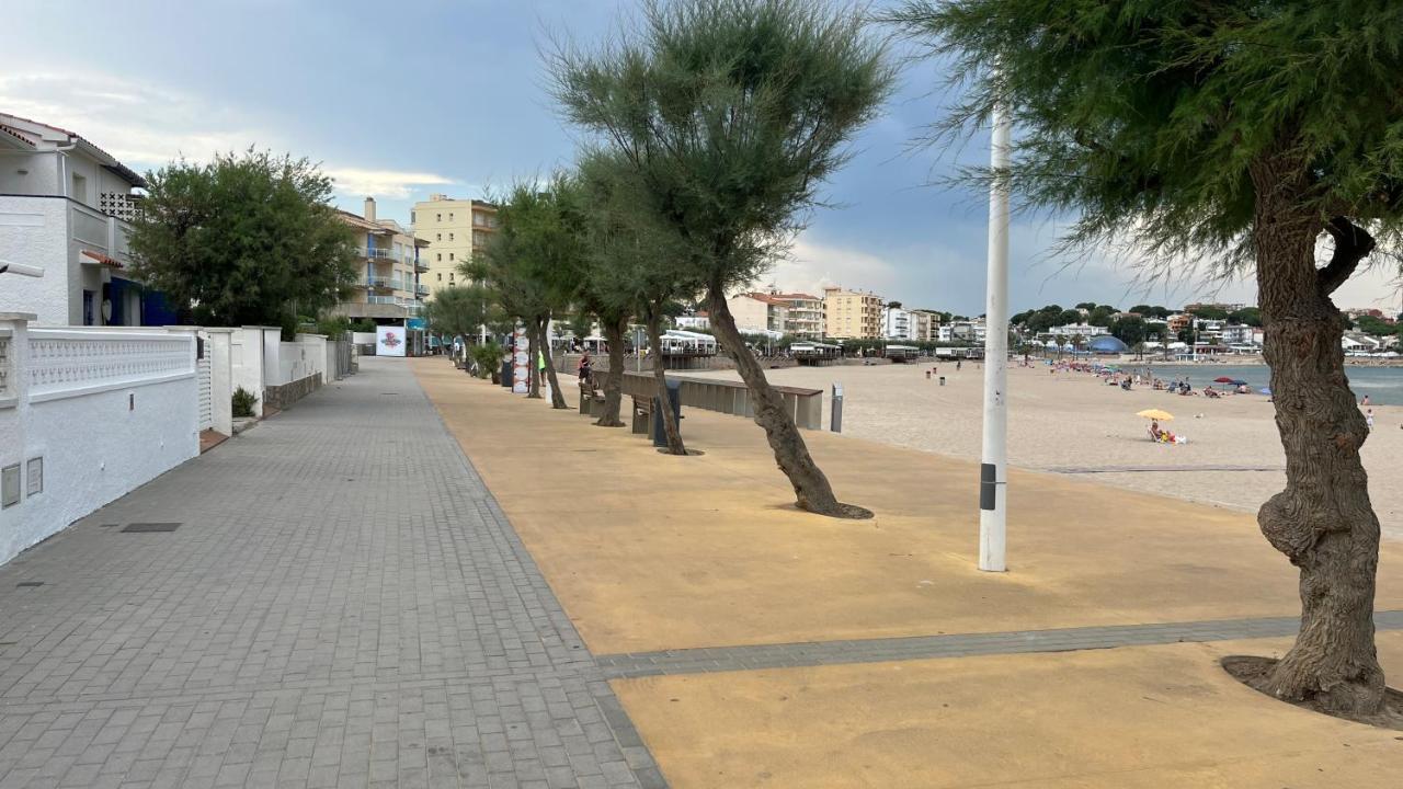 Apartamento En La Playa. Free Parking. Free Wifi L'Escala Exterior foto