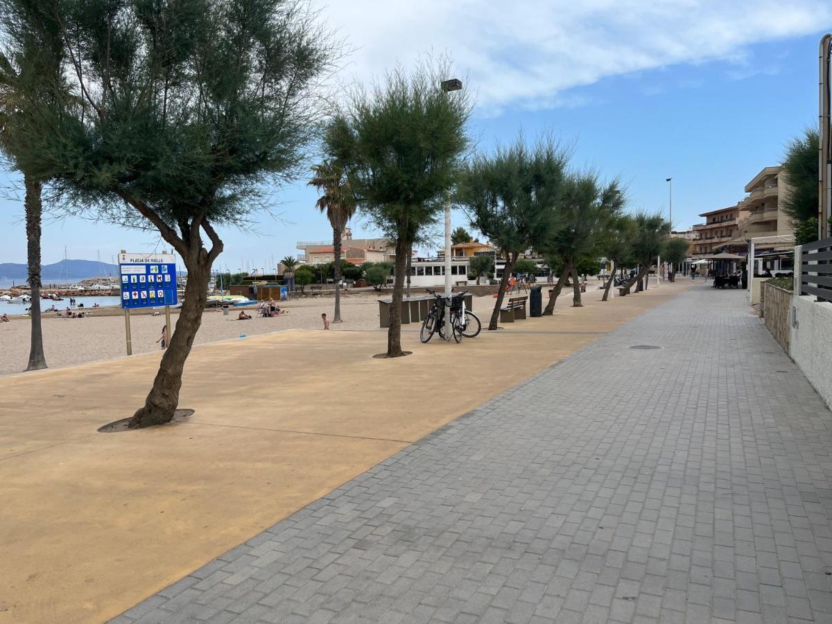 Apartamento En La Playa. Free Parking. Free Wifi L'Escala Exterior foto